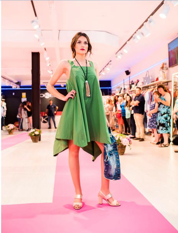 La franquicia KOKER apuesta por looks de invitada perfecta con prendas informales y ponibles
