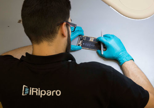 La sustitución de la pantalla y de la batería, son las reparaciones de móviles más comunes según el ránking de la franquicia iRiparo