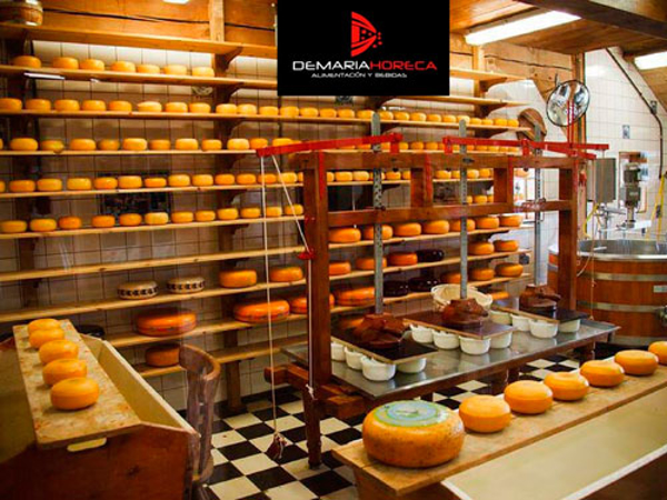 La franquicia gallega Demaria Horeca está negociando la incorporación de quesos de importación