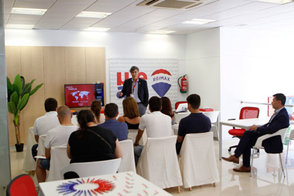 La red de franquicias Re/max Dreams busca agentes inmobiliarios en Almería