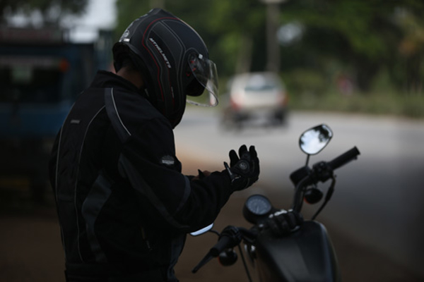 5 consejos para evitar accidentes de moto cuando viajamos en coche por la franquicia Midas