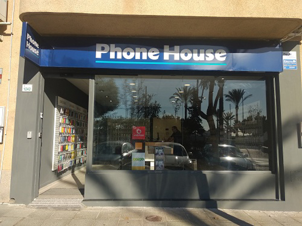 Phone House inaugura una nueva franquicia en Puebla de Vícar, Almería.