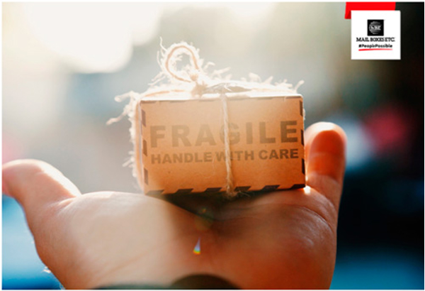 Paquetería destinada a viajar por todo el mundo enviada y embalada con franquicia Mail Boxes Etc. 