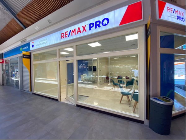 Acuerdo de colaboración entre la red de franquicias Remax en España y Carmila.