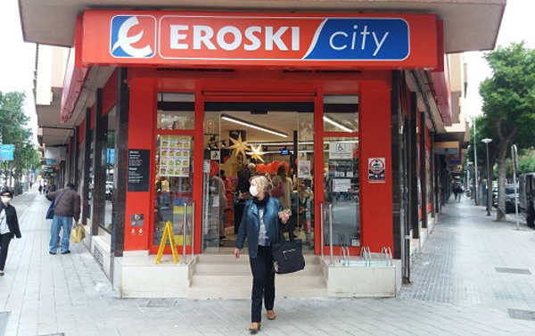 Eroski inaugura un nuevo supermercado franquicia en Palma de Mallorca.