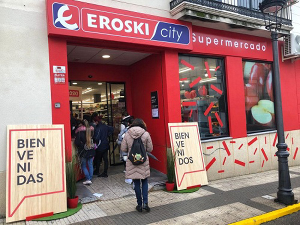 Eroski inaugura un nuevo supermercado franquicia en la localidad cacereña de Jaraiz de la Vera.
