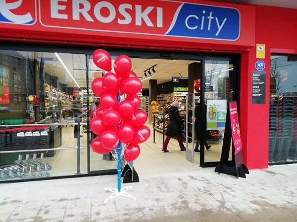 Eroski inaugura un nuevo supermercado franquicia en Vitoria-Gasteiz.