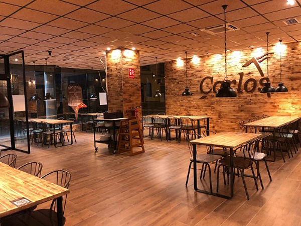 Acuerdo de colaboración entre Pizzerias Carlos y BBVA para franquiciados de la marca