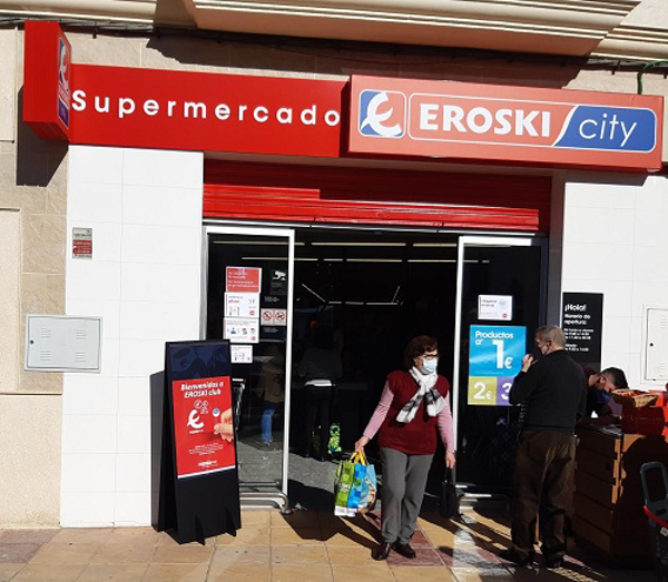 Eroski inaugura un nuevo supermercado franquiciado en la localidad sevillana de Alcolea del Río.