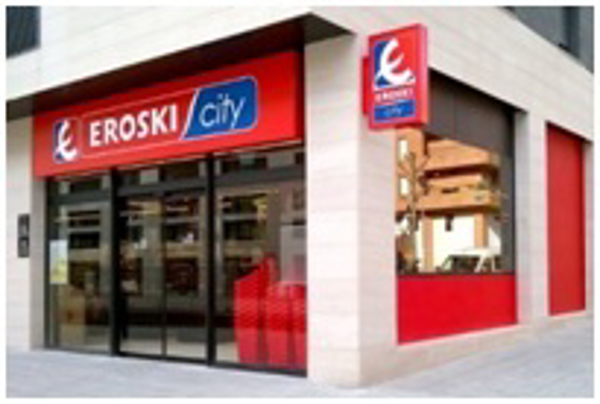 Eroski inaugura un nuevo supermercado franquiciado en Broto, en Huesca.