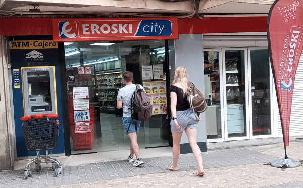 Eroski abre una nueva franquicia en la localidad mallorquina de Puerto de Alcudia