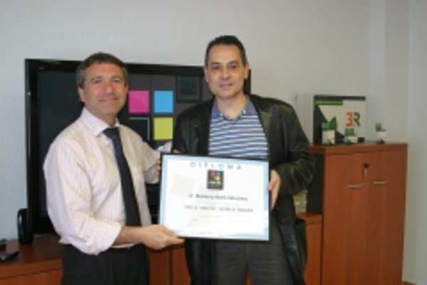 Obtención de diplomas de la franquicia Color Plus de Fuenlabrada (Madrid)