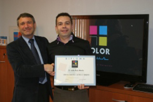 Obtención de certificados de la franquicia Color Plus Zaragoza Gran Vía