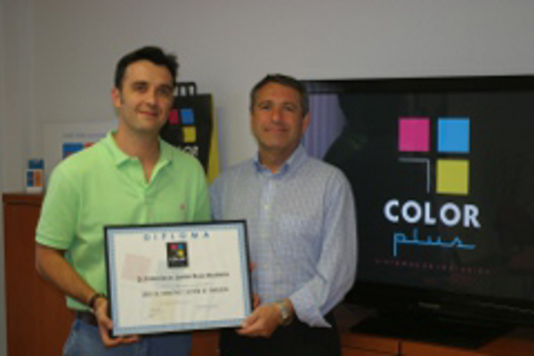 Entrega de certificados de la franquicia Color Plus en Carmona, Sevilla