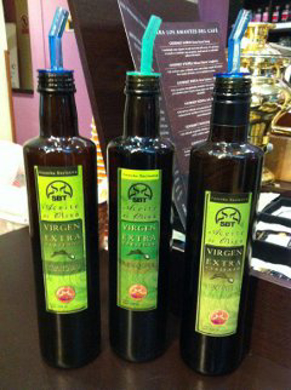 Nueva línea de aceite de oliva de la franquicia Saboreaté y Café