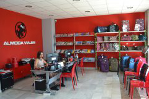 La franquicia Almeida Viajes reinventa las agencias 