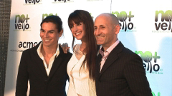 Julio José Iglesias y Noelia López, imagen de la colección de la franquicia No+Vello 