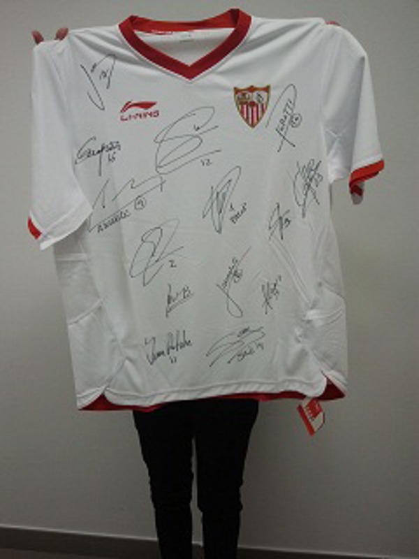 Dental Company sorteará una camiseta del Sevilla FC entre sus seguidores de Facebook