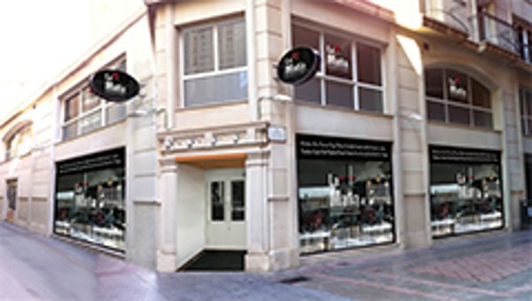 Inauguración en Elche de una nueva franquicia de La Mafia se sienta a la Mesa