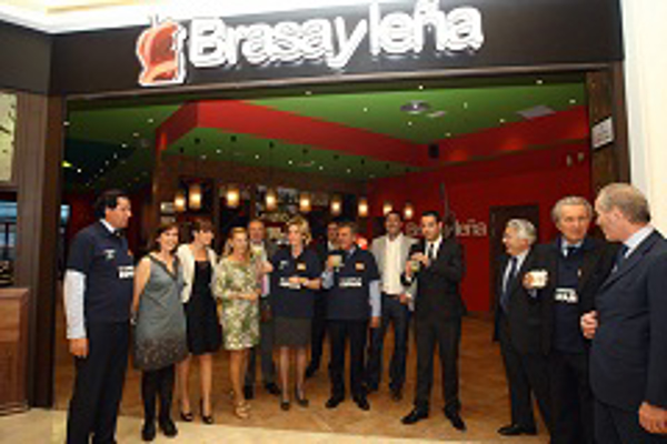 Esperanza Aguirre visitó la nueva franquicia de Brasayleña