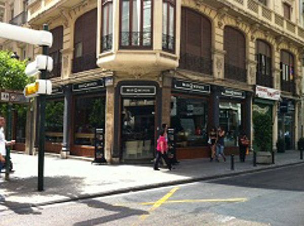 La franquicia MasQMenos inaugura franquicia en Valencia