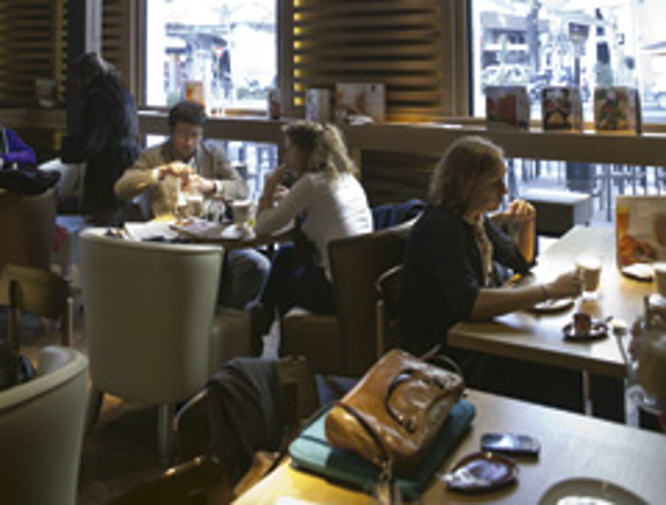 Rambla Catalunya se rinde de nuevo ante la franquicia MasQMenos